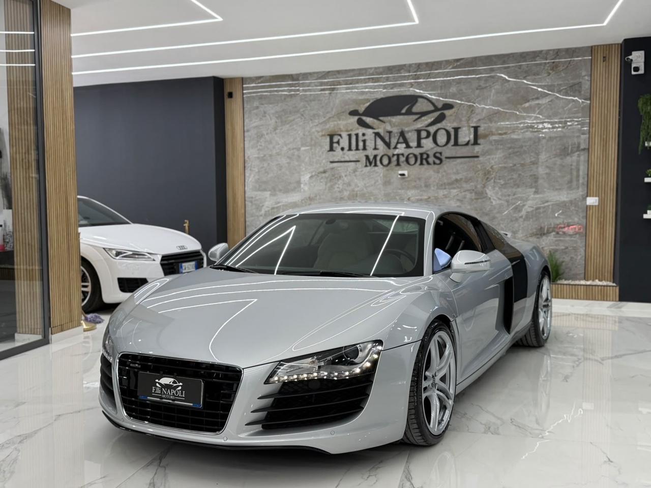Audi R8 4.2 V8 FSI quattro R tronic