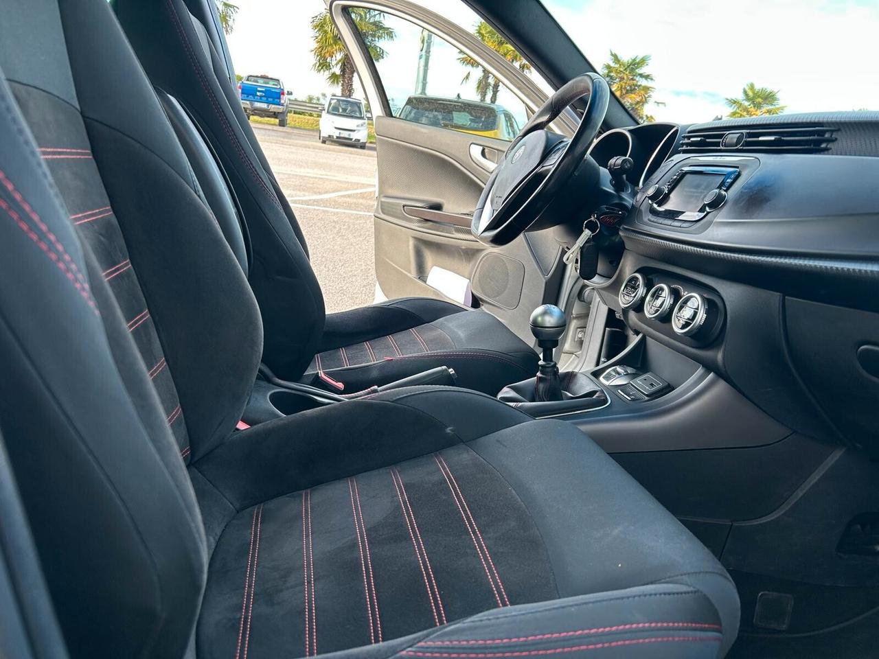 Alfa Romeo Giulietta SPORT 1.4 Turbo 6mt PACK CARBON VELOCE