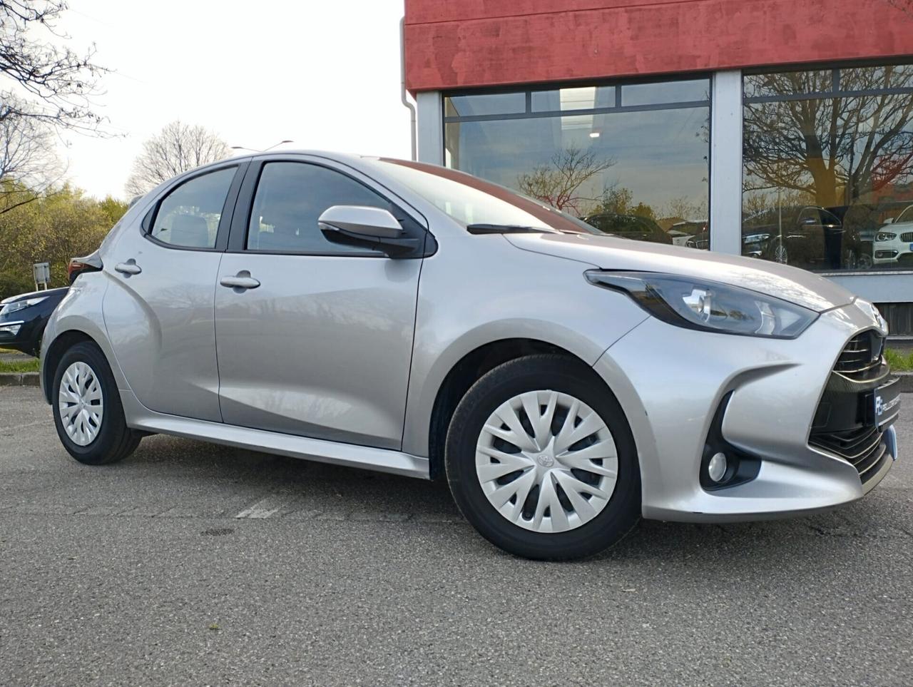 Toyota Yaris 1.0 Business vettura ideale per neopatentati