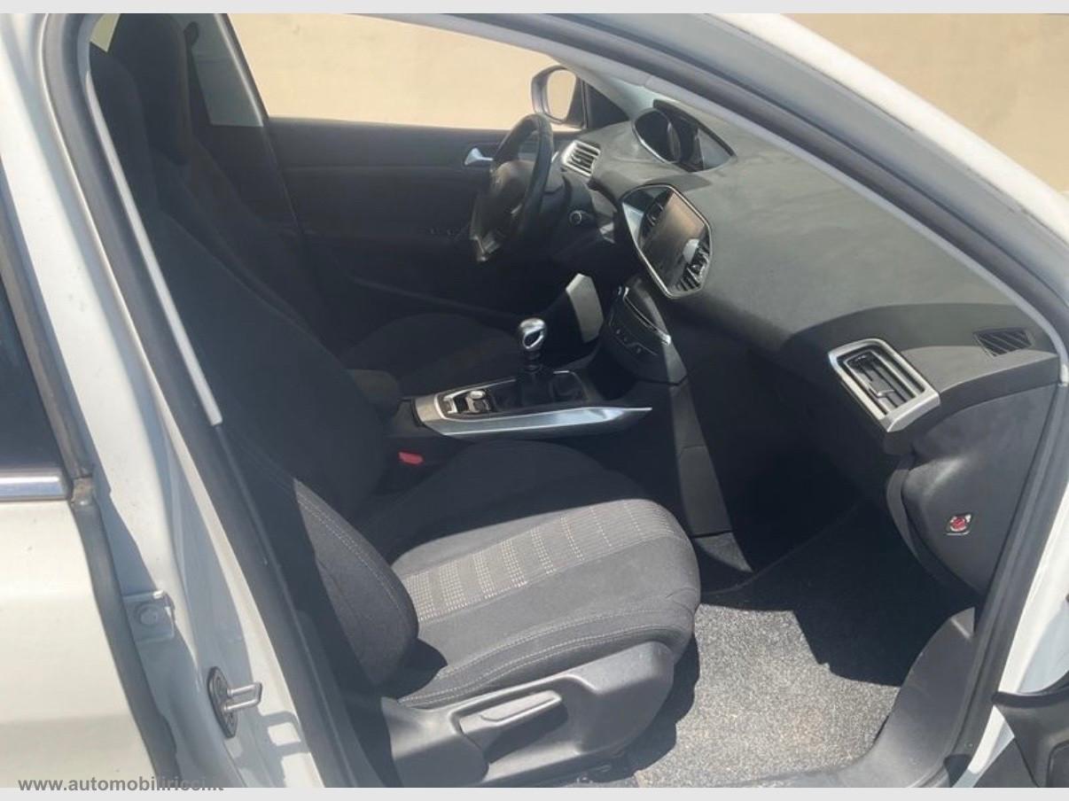 TOYOTA Corolla 1.8 Hybrid Style