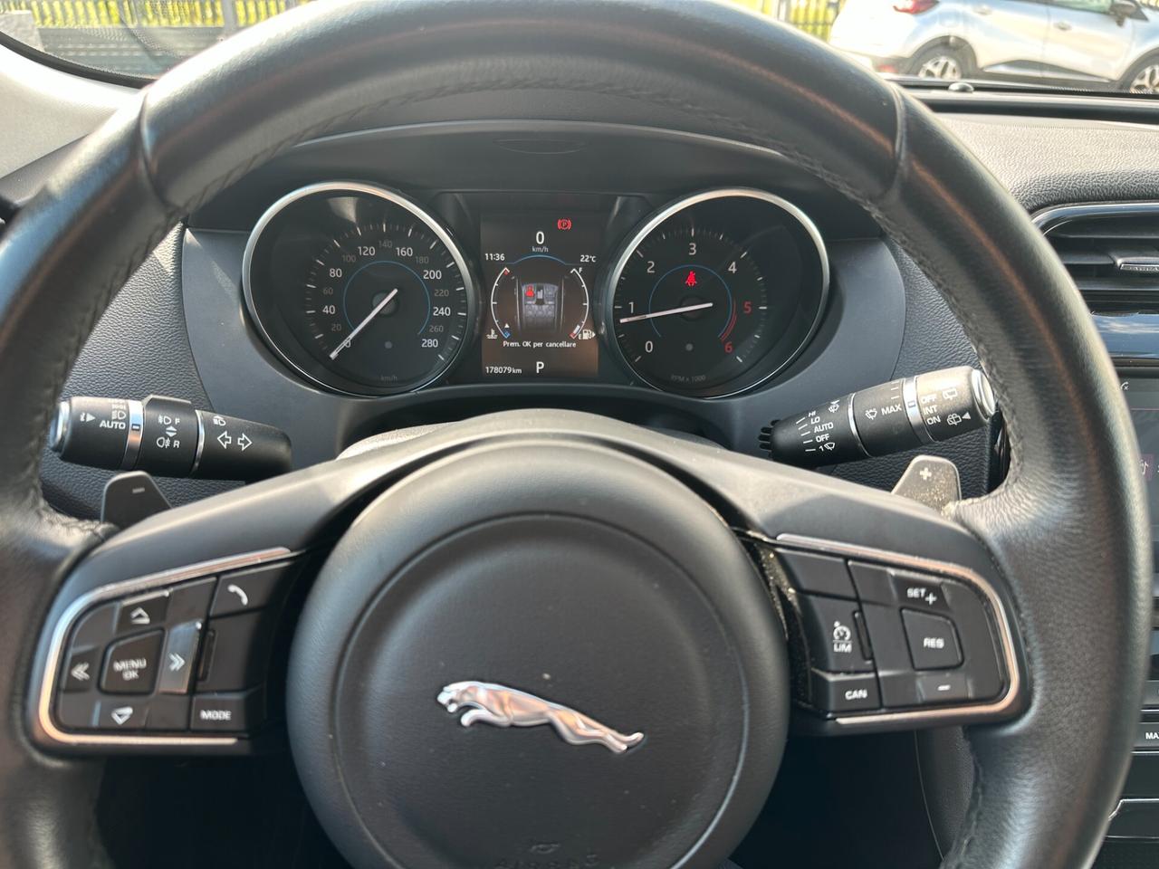 Jaguar F-Pace 2.0 D 180 CV
