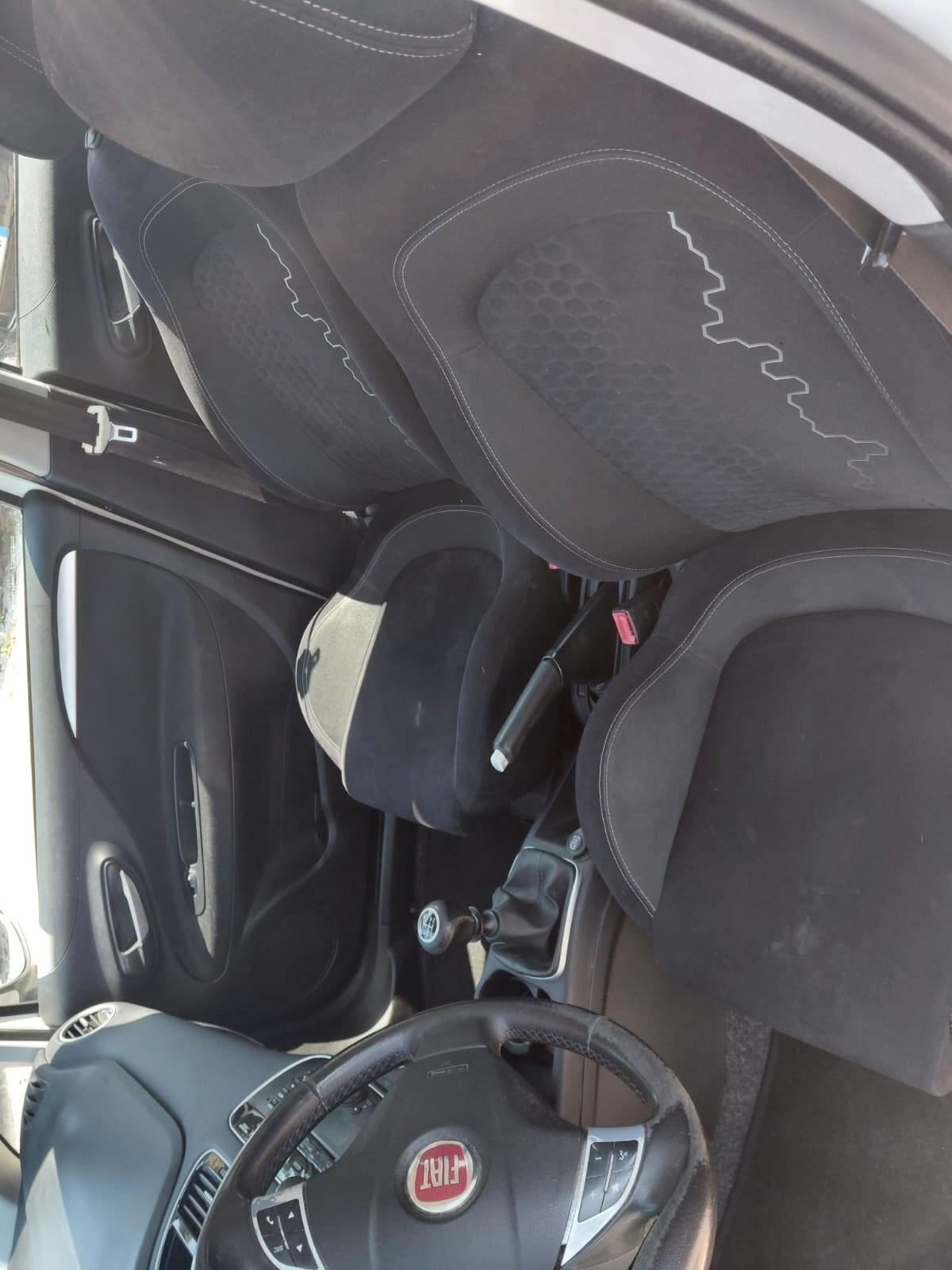 FIAT PUNTO ANNO 2015 BZ METANO ADATTA NEOPATENTATI KM 213 MILA