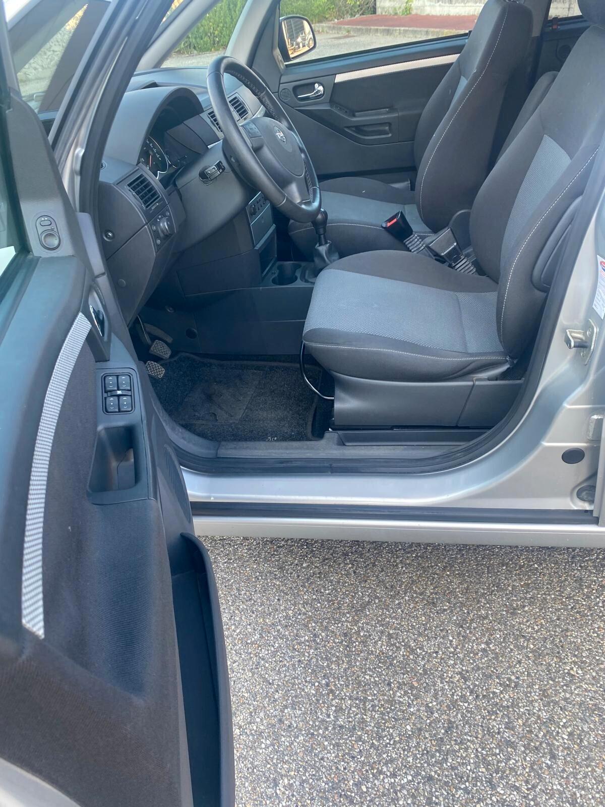 Opel Meriva 1.6 16V Cosmo ADATTA AI NEOPTATENTATI UNICO PROPRIETARIO