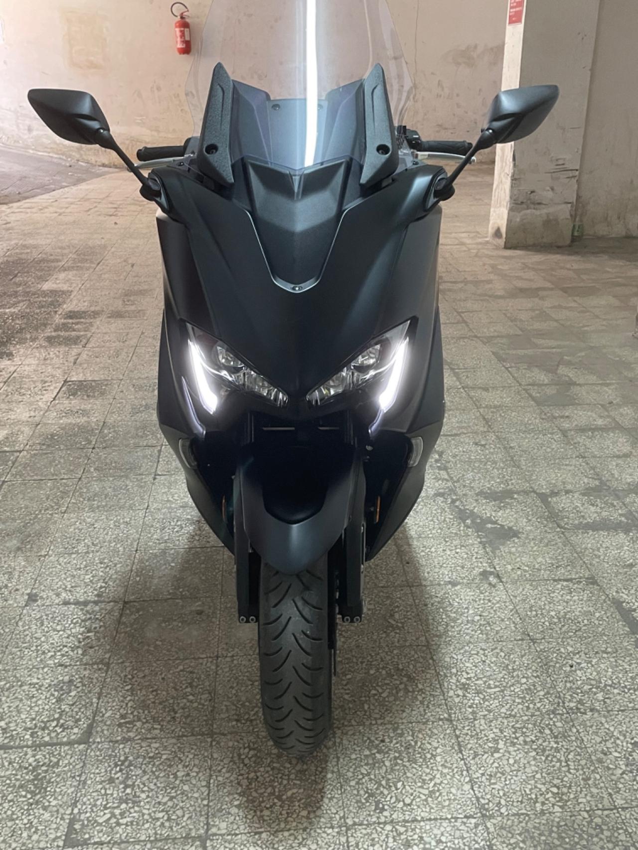 Yamaha Tmax 560