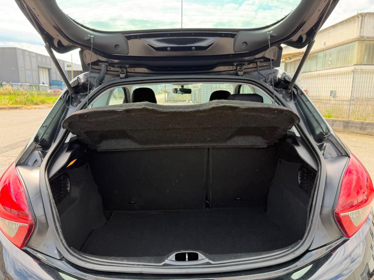 Peugeot 208 PureTech 82 Allure 120000 km