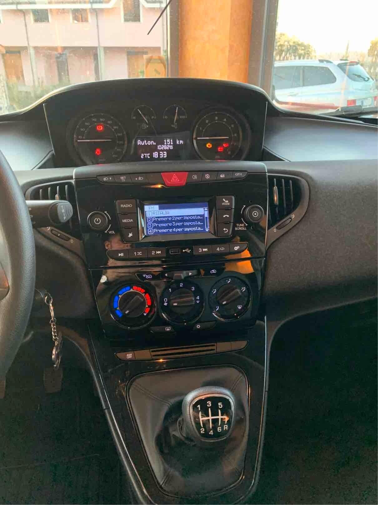 Lancia Ypsilon 1.0 Hybrid