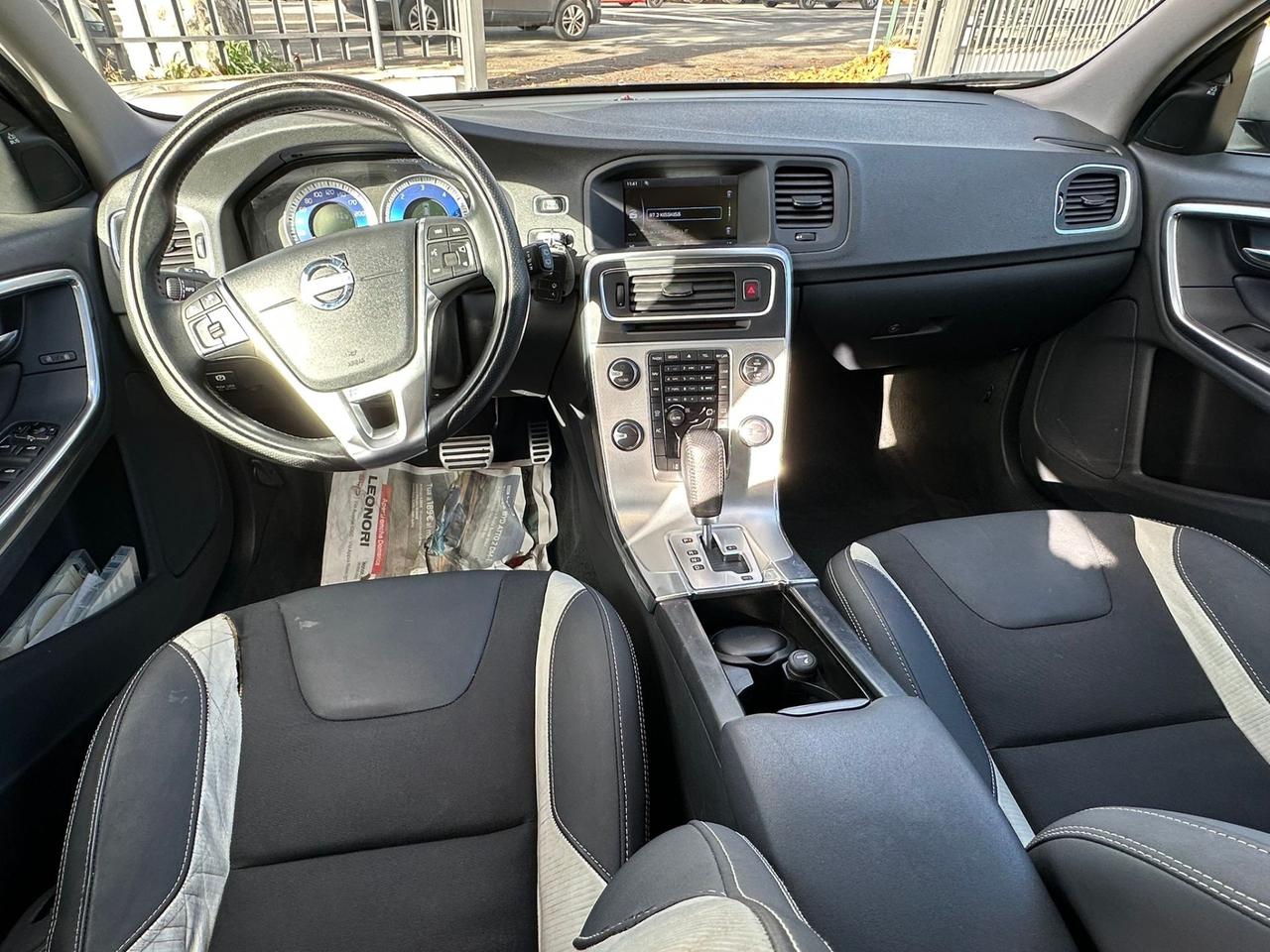 Volvo V60 D5 R-design