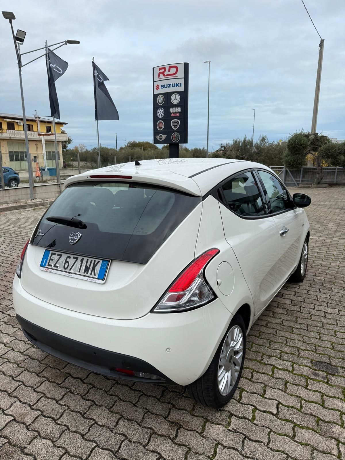 Lancia Ypsilon 1.2 69 CV 5 porte Gold