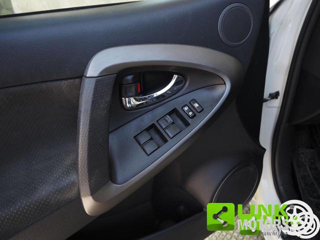 TOYOTA RAV 4 2.2 D-4WD Luxury