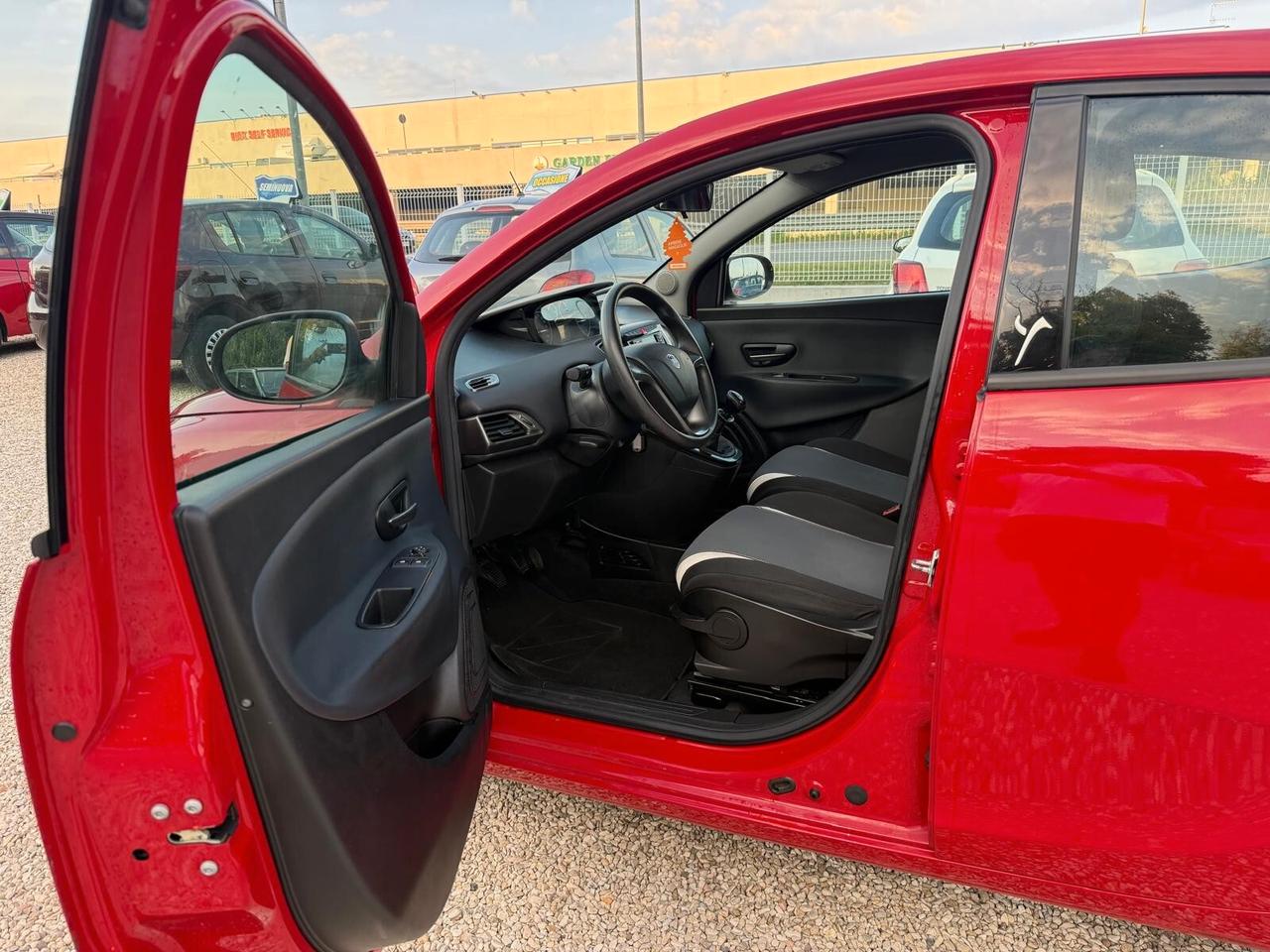 Lancia Ypsilon 0.9 TwinAir 85 CV 5 porte Metano Ecochic Elefantino