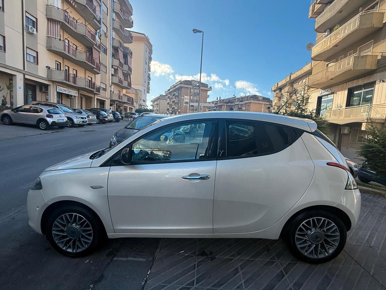 Lancia Ypsilon 1.3 MJT 16V 95 CV 5 porte S&S Silver