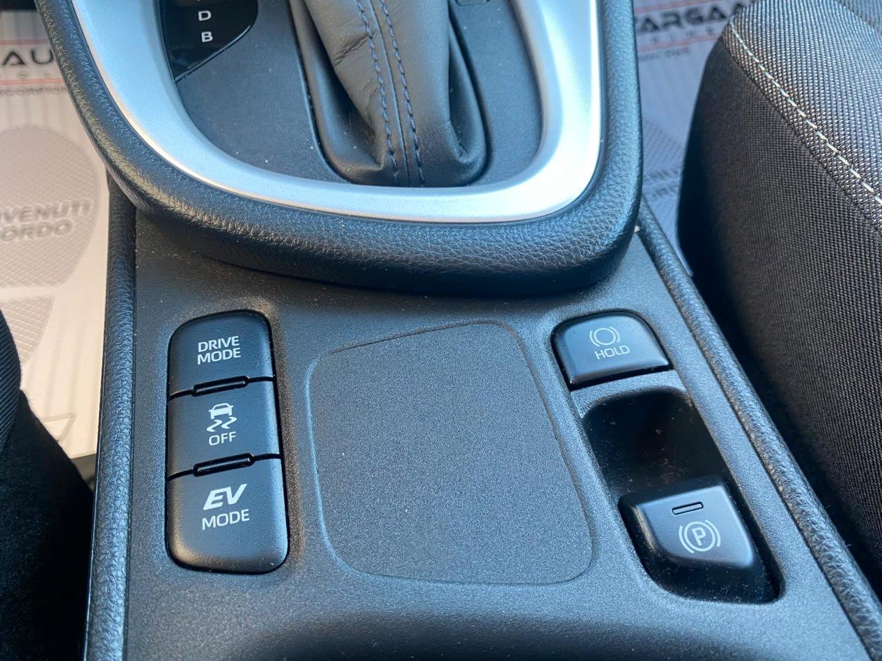 Toyota Yaris 1.5h Lounge