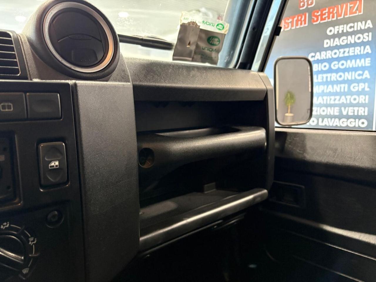 Land Rover Defender VI 2007 90 Defender 90 2.4 td E