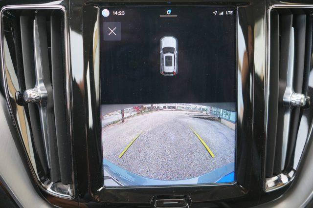 VOLVO XC60 B4 (d) automatico Momentum AWD UFFICIALE