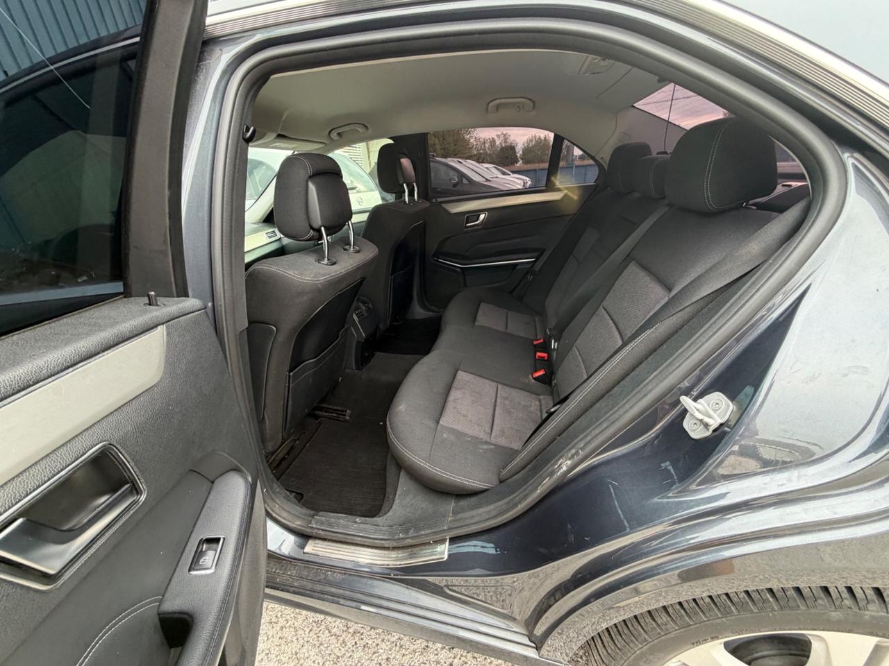 Mercedes-benz E 220 Blue TEC Automatic Premium -