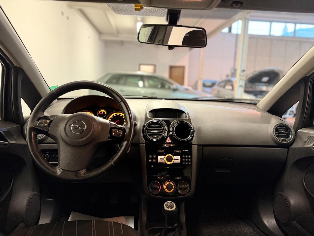 Opel Corsa 1.2 5 porte Cosmo NEOPATENTATI