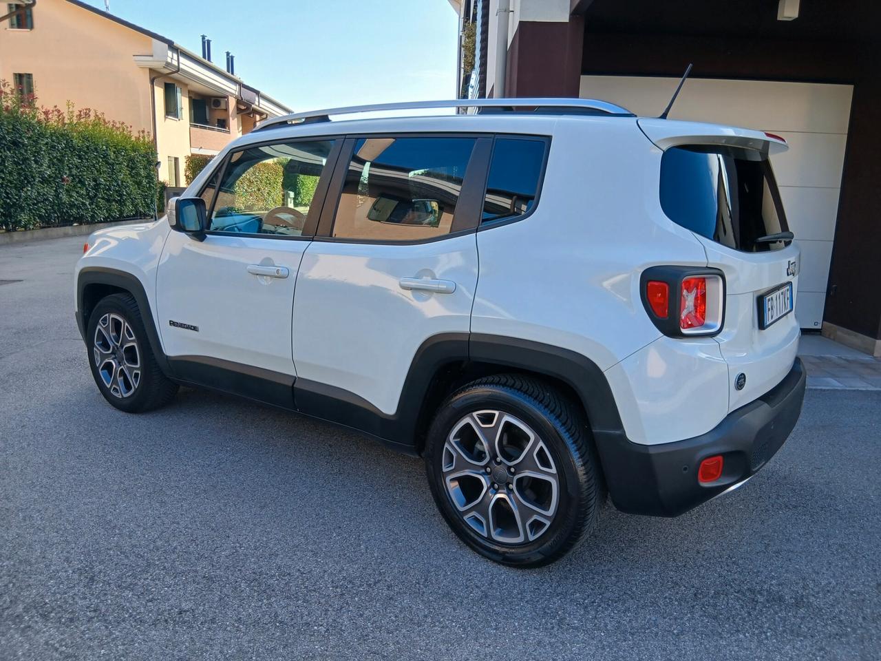 Jeep Renegade 1.4 MultiAir Limited FULL optional tua a € 199 mese