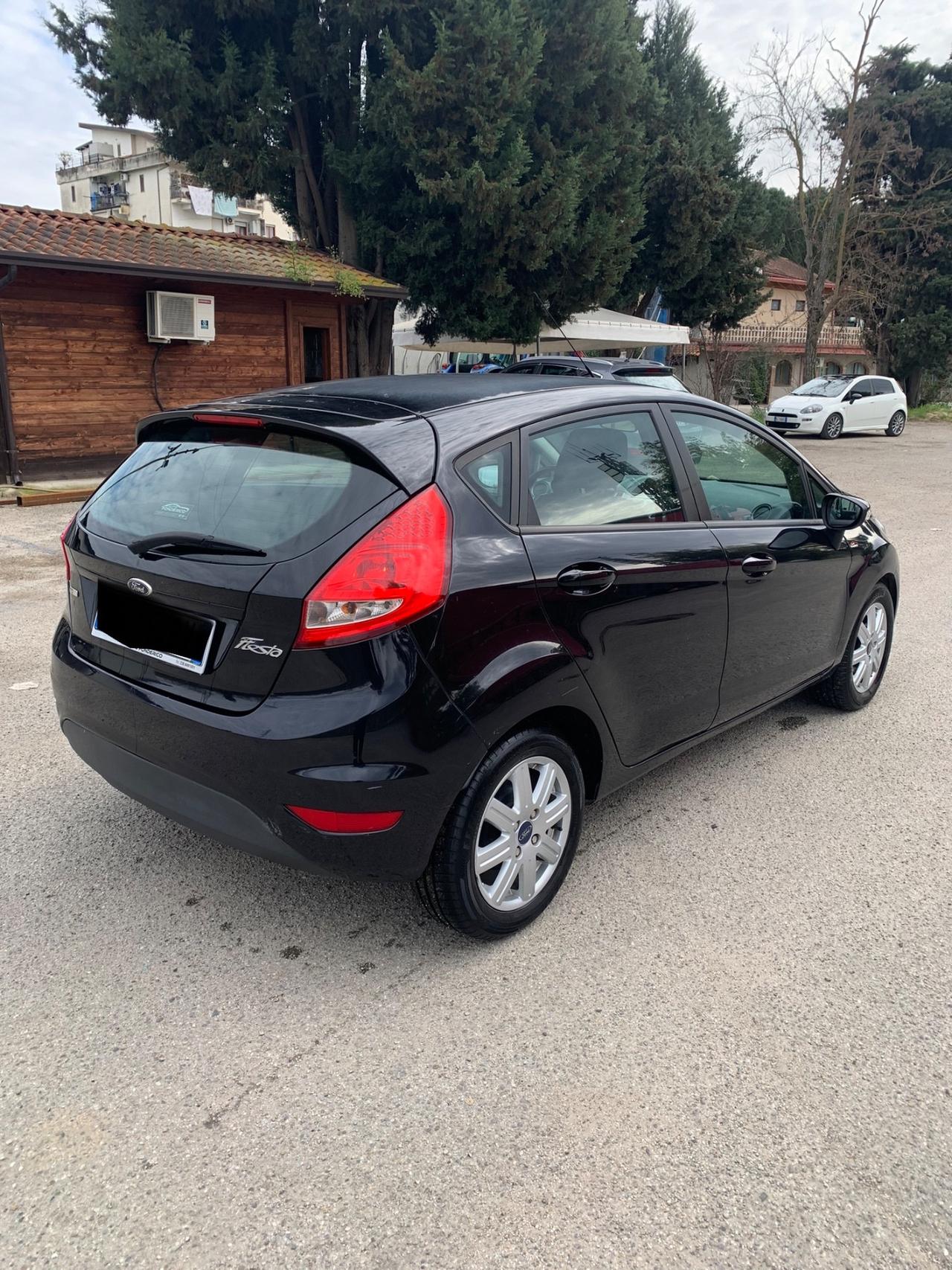 Ford Fiesta 1.4 TDCi 70CV 5 porte Titanium