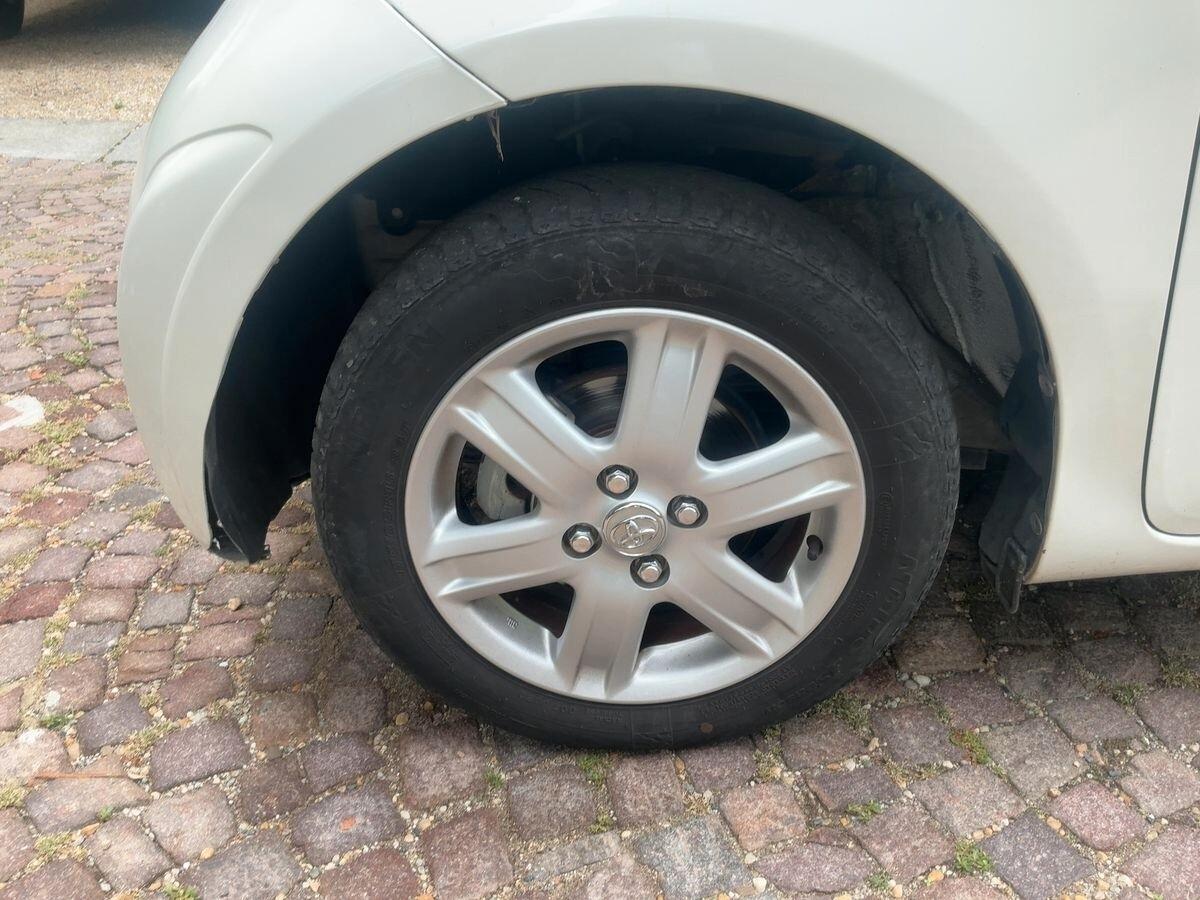 Toyota iQ 1.0 Sol