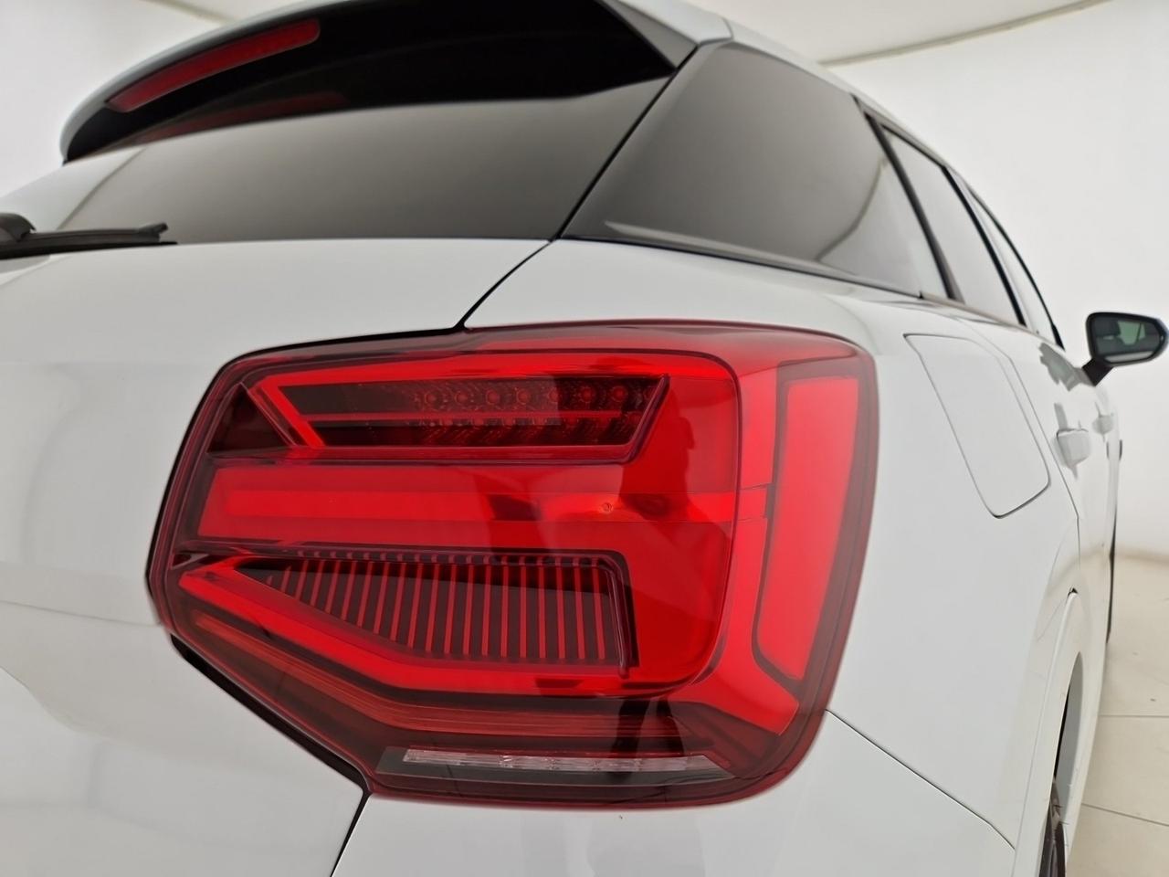 Audi Q2 35 1.5 tfsi identity black s-tronic