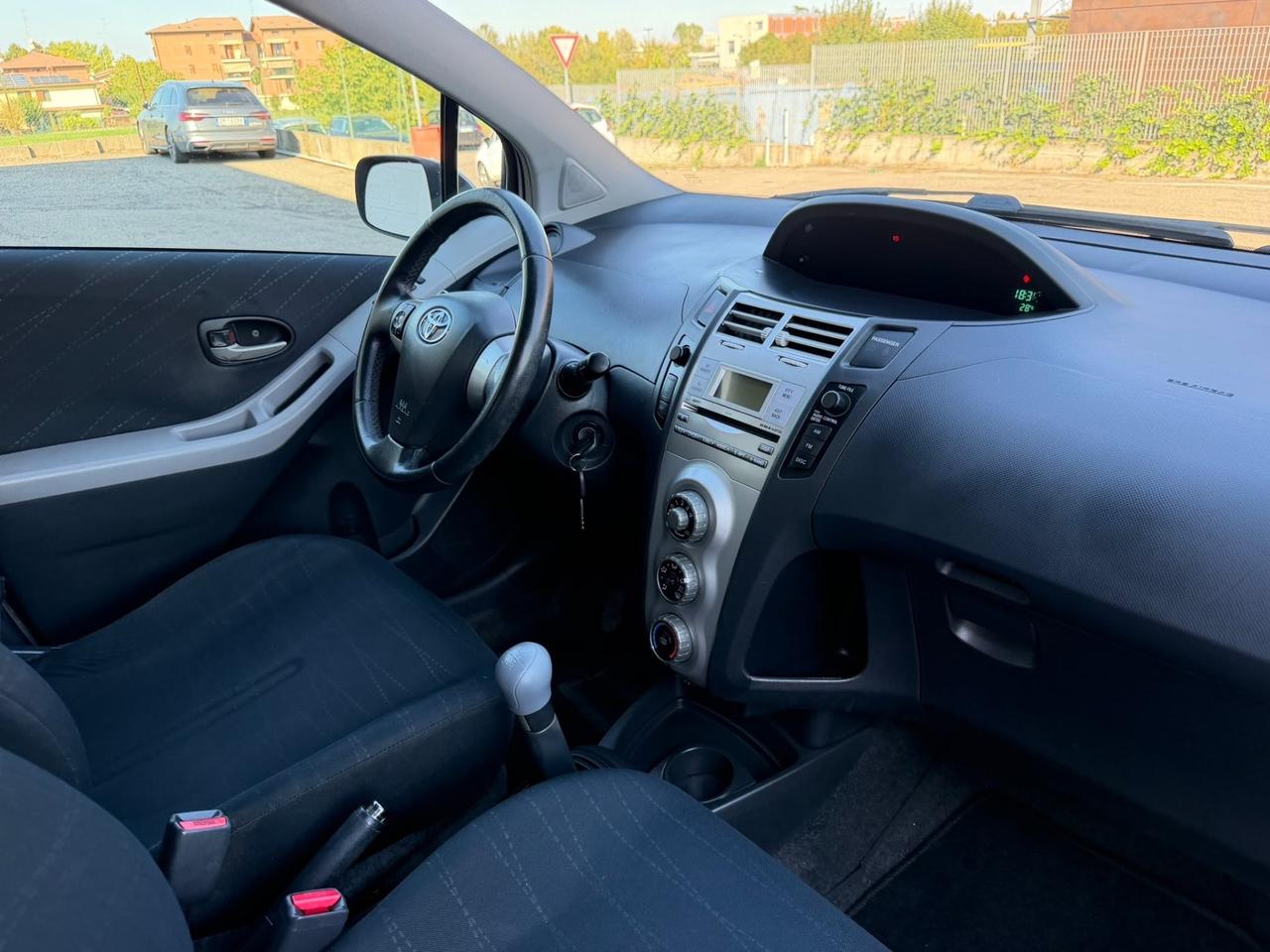 Toyota Yaris 1.3benz 2008 156.000km per neopatentati