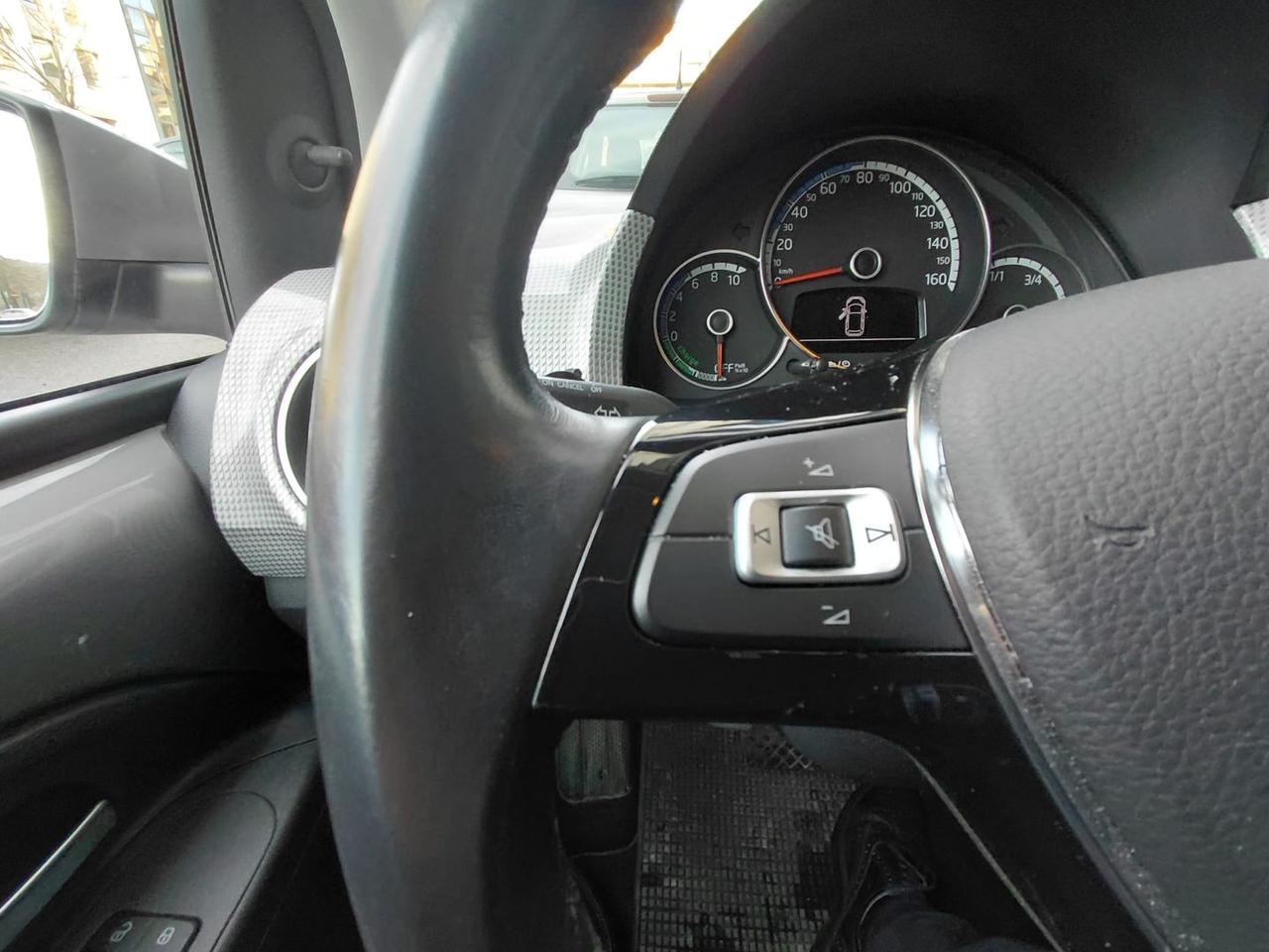 Volkswagen up! High up! #8348