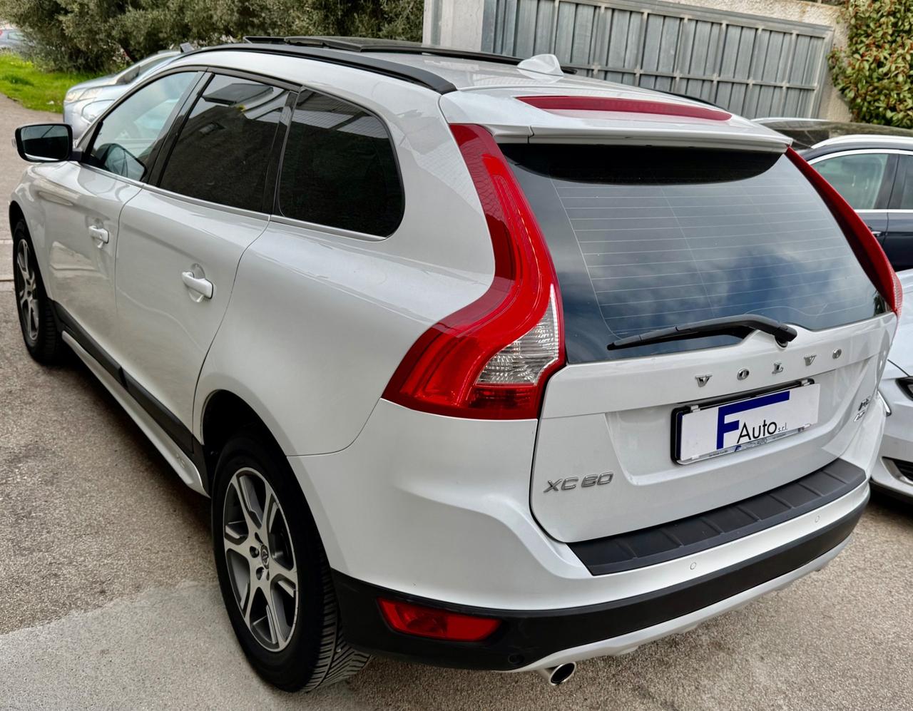 Volvo XC60 D5 AWD Geartronic Summum,TETTO PANORAMICO/APRIBILE,NAVI,FULL OTIONAL