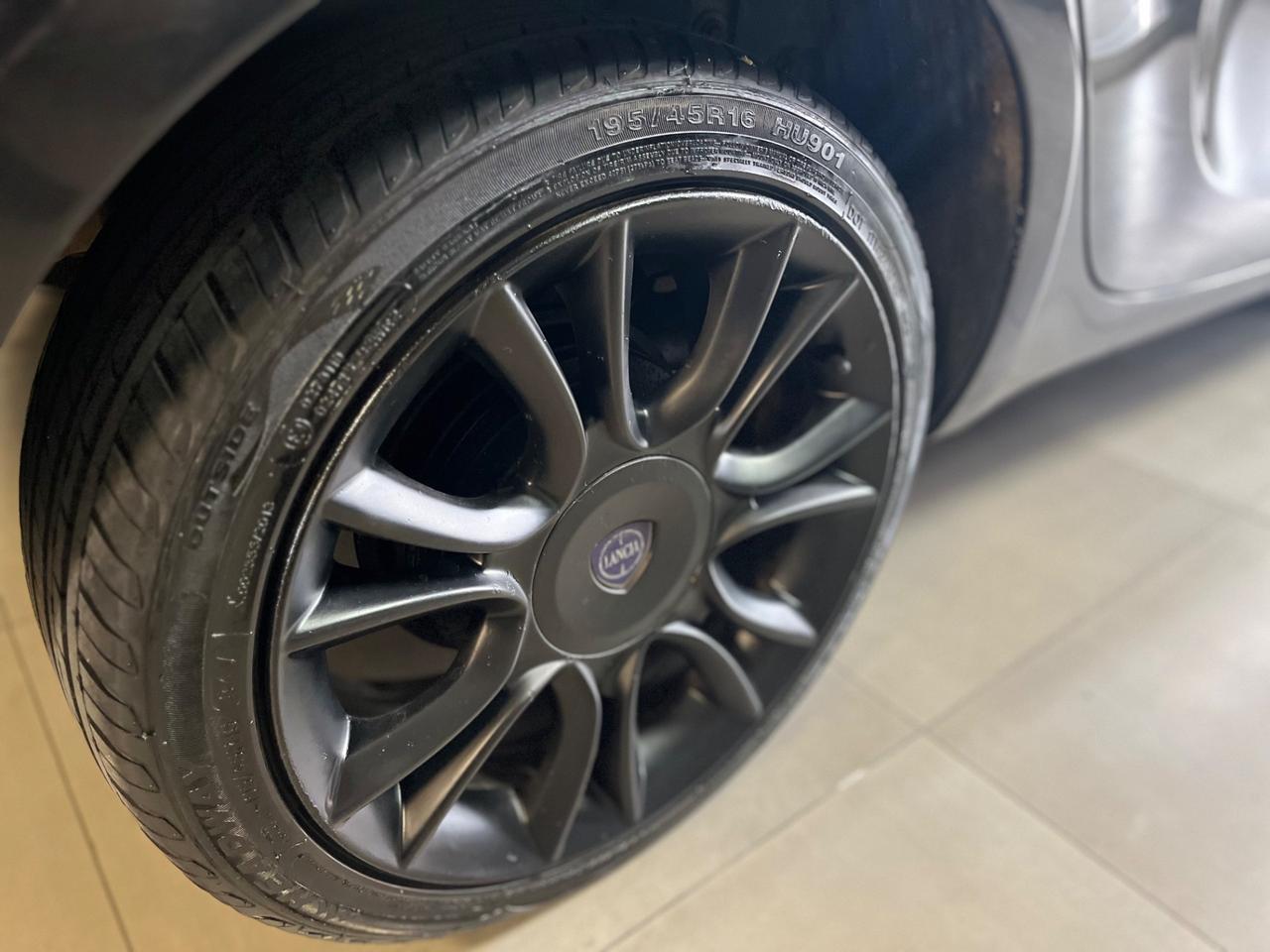 Lancia Ypsilon 1.2 69 CV 5 porte S&S Platinum