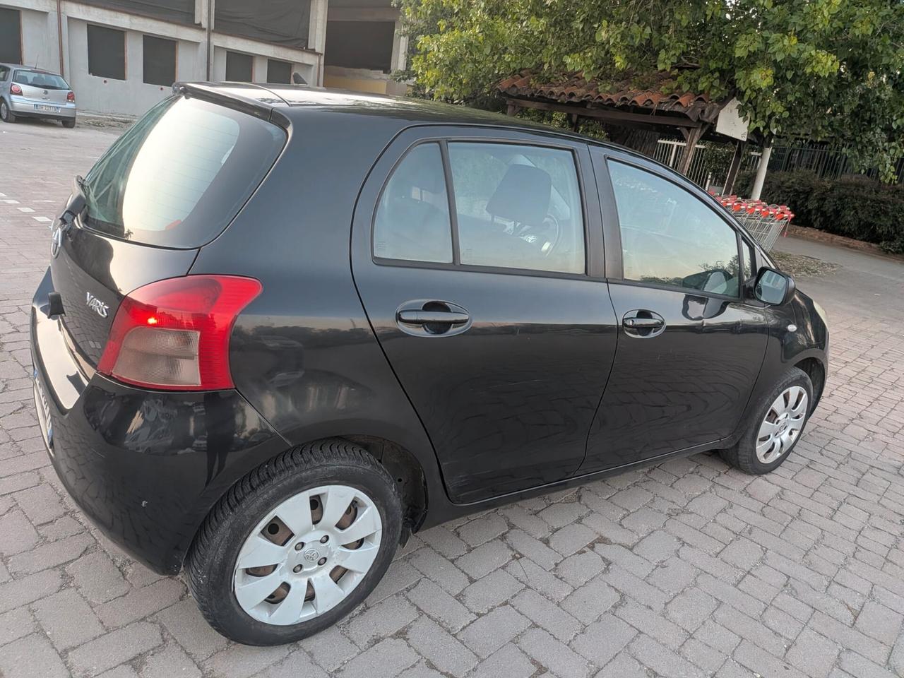Toyota Yaris 1.0 5 porte
