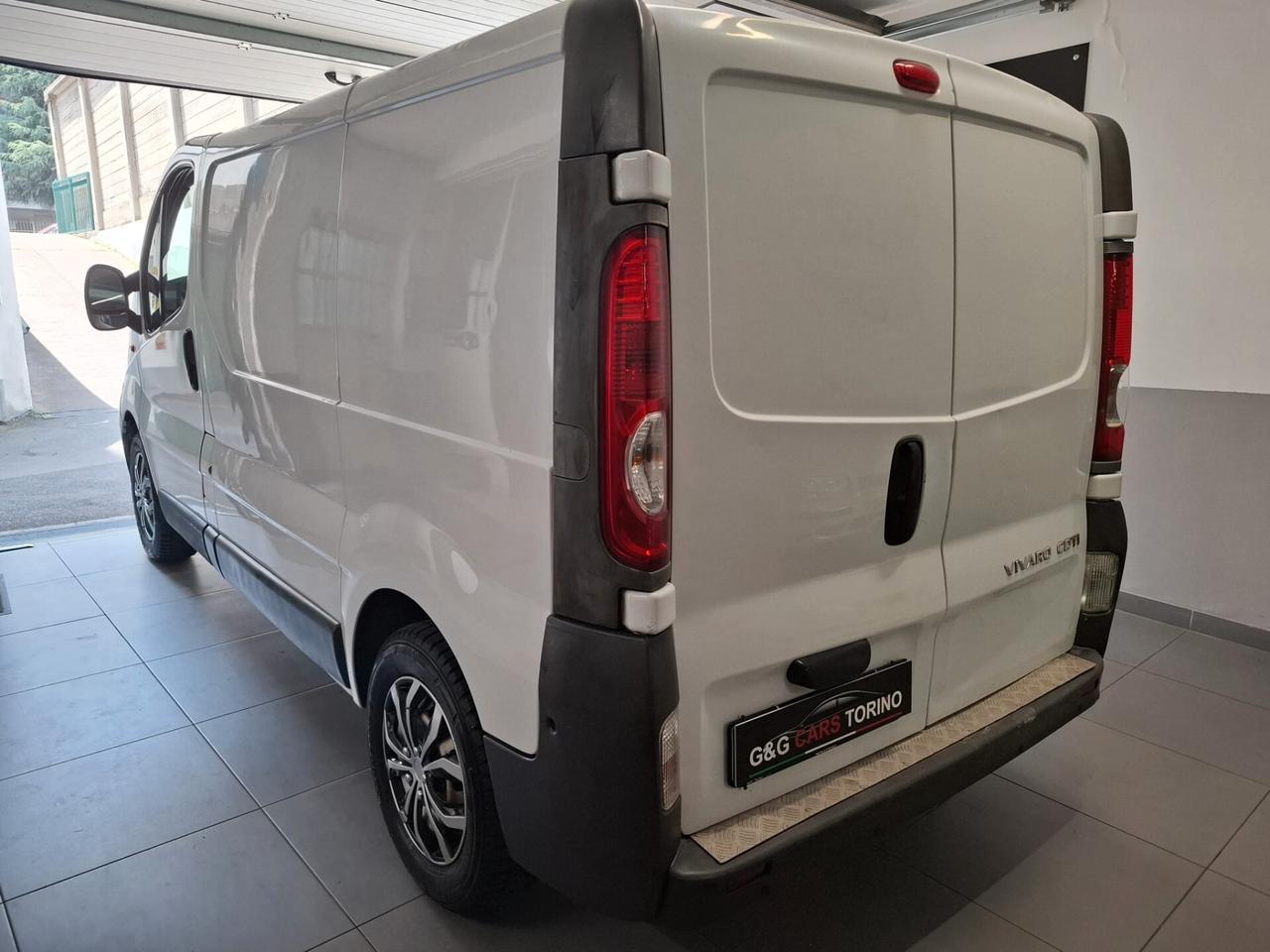 OPEL VIVARO VAN