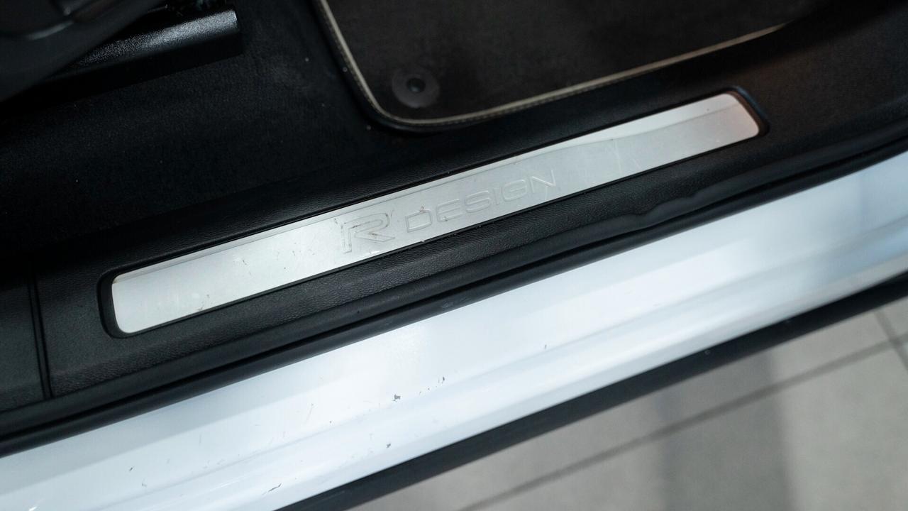 Volvo XC 60 XC60 B4 2.0 AWD R DESIGN AUTO XENO PELLE NAVI FULL OPTIONAL