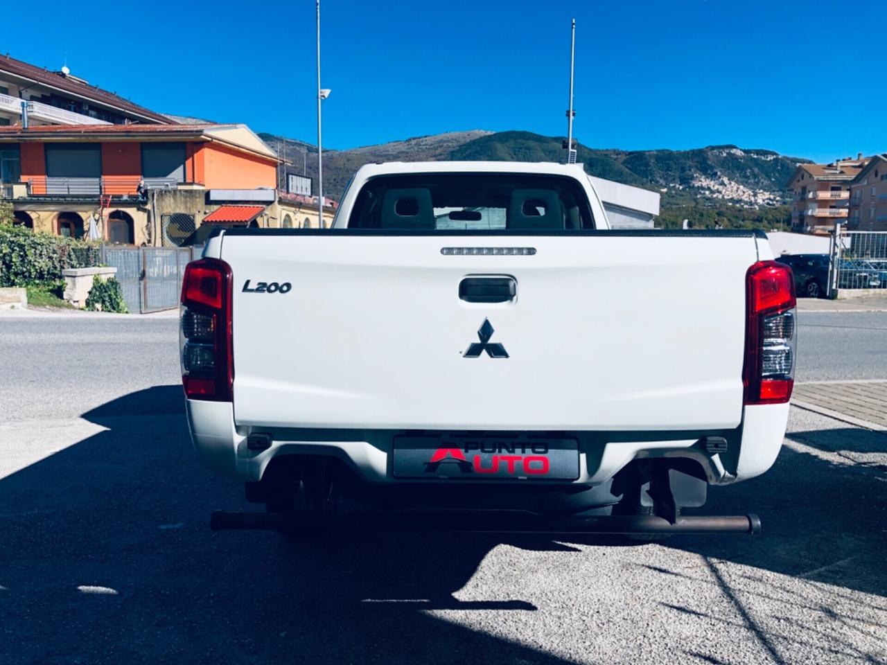 Mitsubishi L200 2.3 PICKUP CABINA ESTESA 4X4