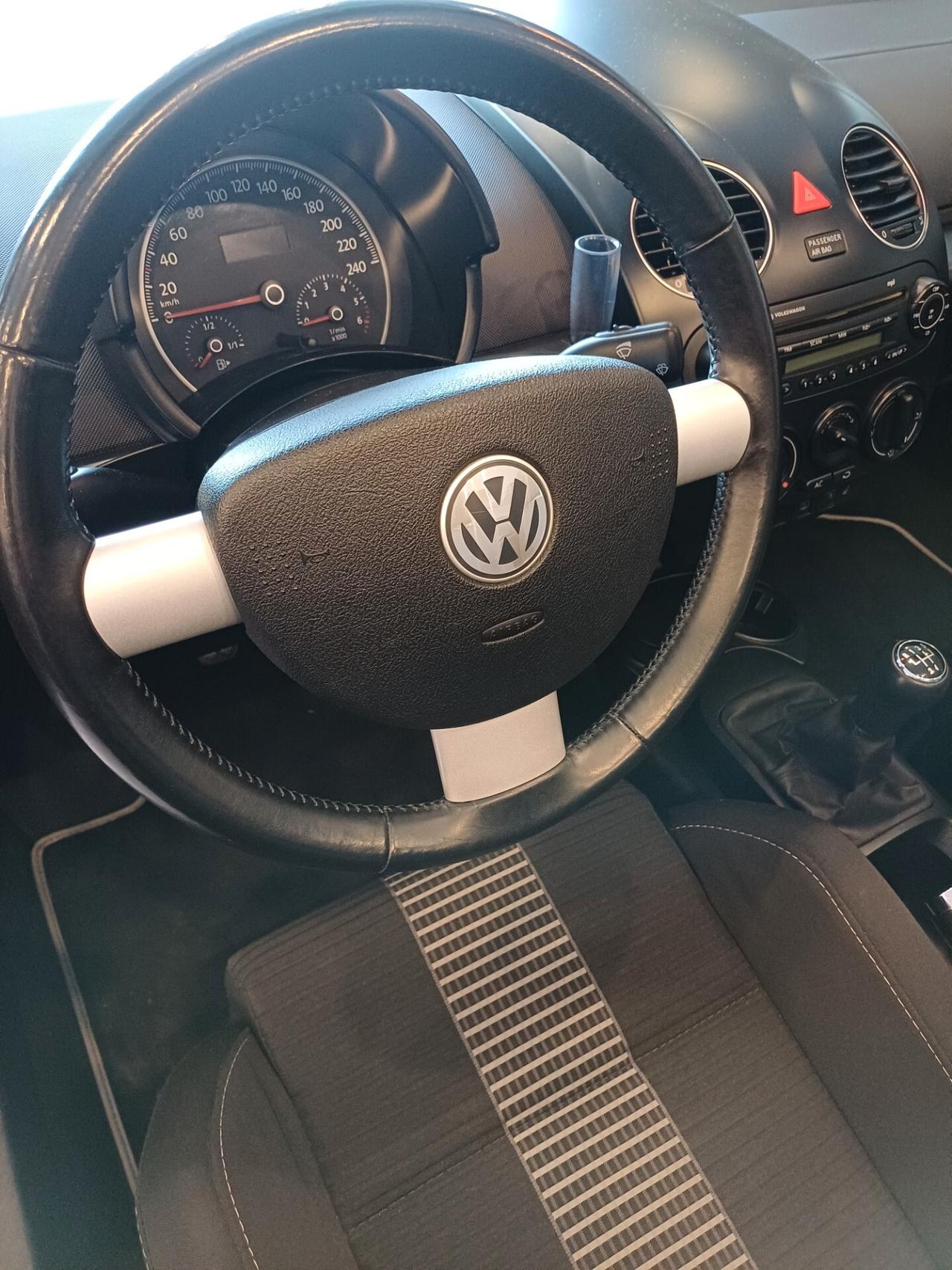 Volkswagen New Beetle 1.4 16V Cabrio Neopatentati