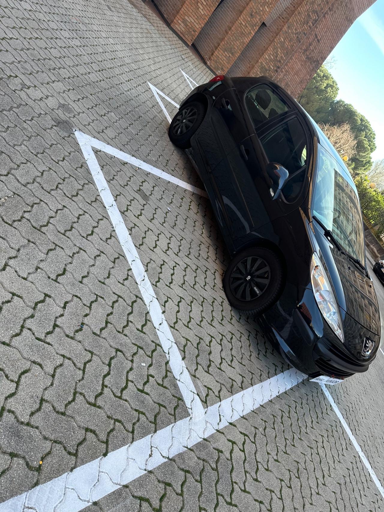 Peugeot 207 1.4 8V 75CV 5p. ONE Line