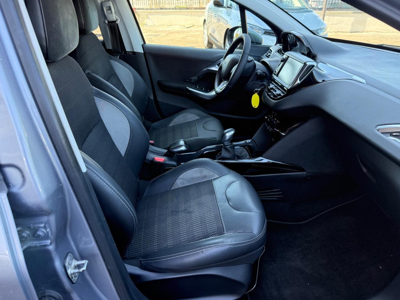 Peugeot 2008 BlueHDi 100 S&S Black Matt