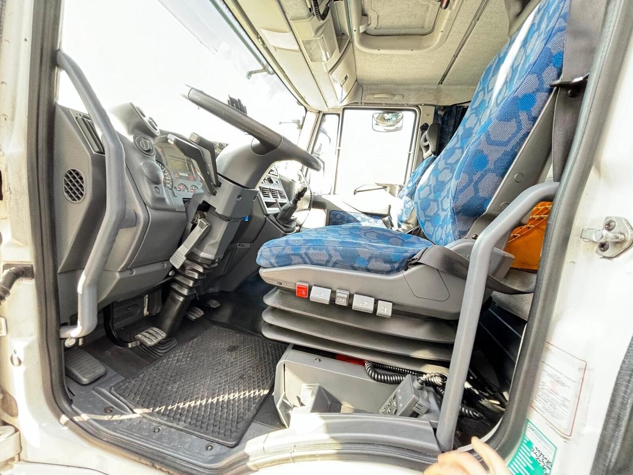 Eurocargo 120-25 con sponda idraulica
