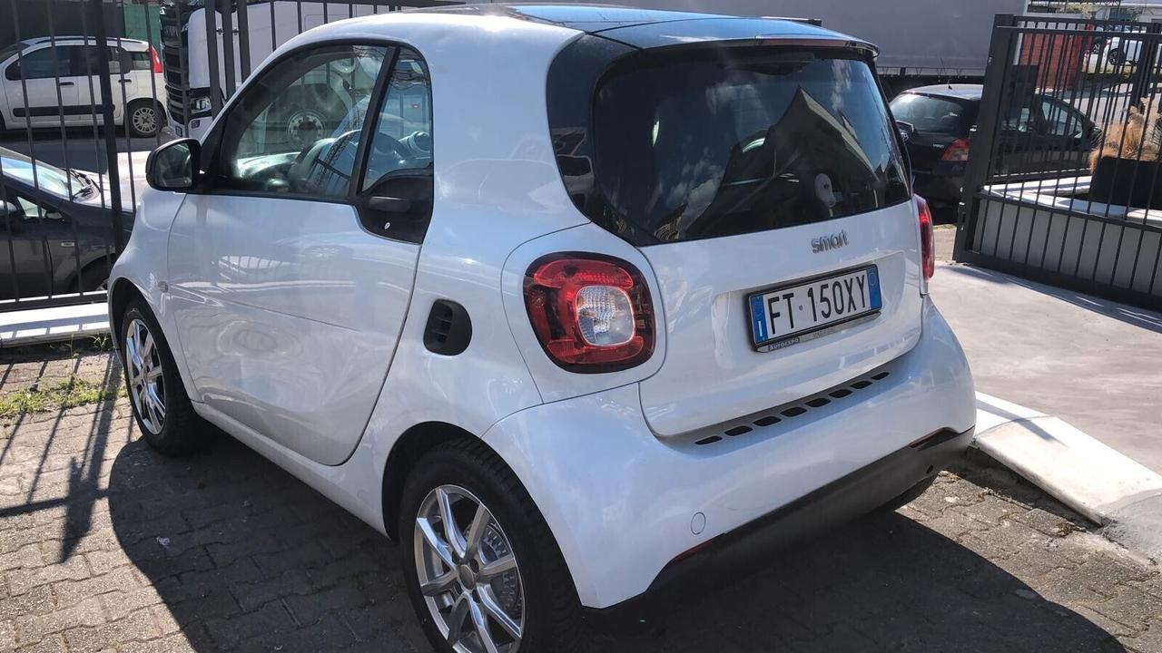 Smart ForTwo 70 1.0 AUTOMATICA PELLE/NAVIGATORE GARANZIA EUROPEA COMPLETA CONFORMGEST X 12 MESI RINNOVABILE FINO A 60 MESI!!!