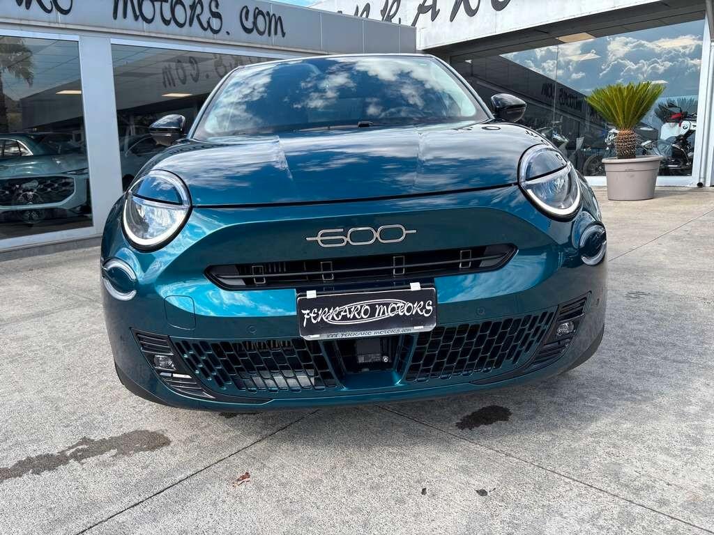 Fiat 600 Hybrid 110 CV DCT MHEV 2025 / KM 19.000 Tua a solo 215 Euro al mese