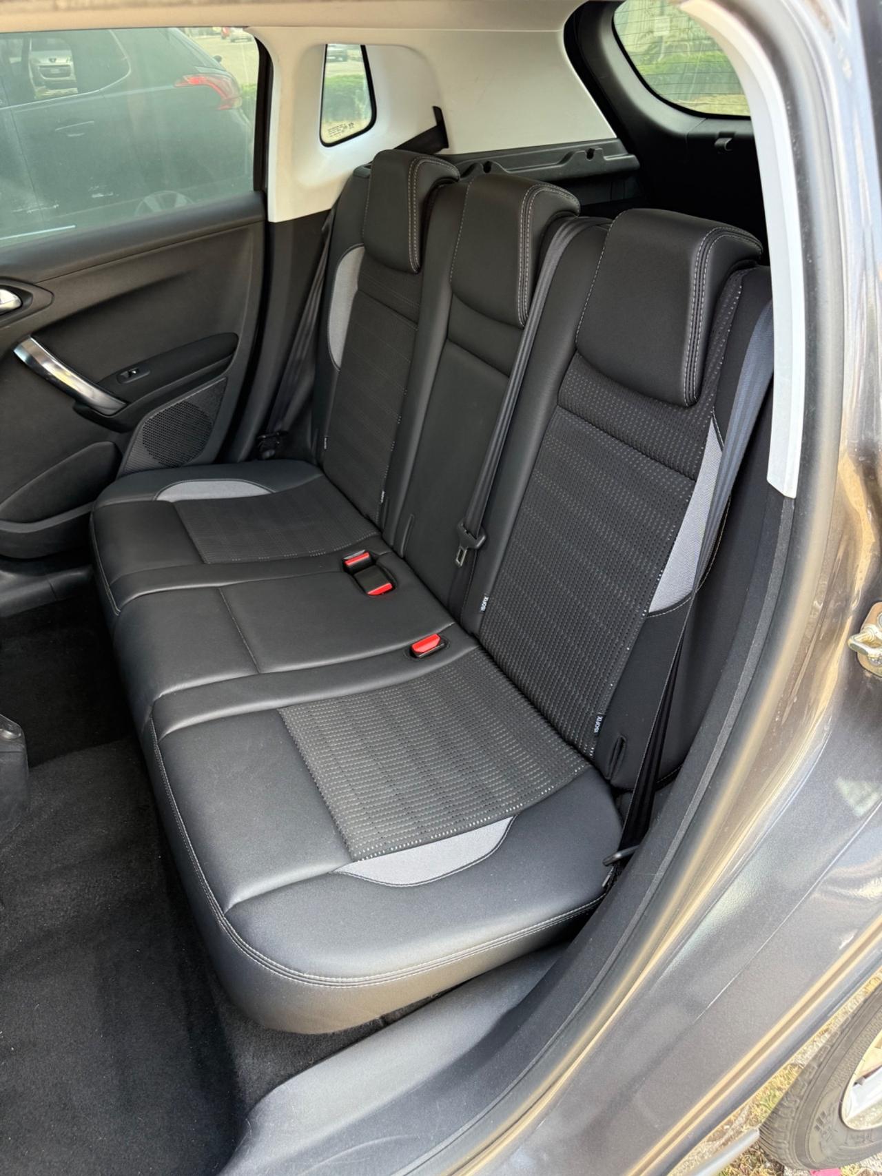 Peugeot 2008 1.2 VTi 82CV Cerchi*Navi*Pelle*Sensori