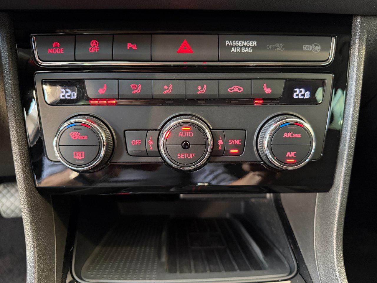 Seat Leon ST 1.5 ecotsi FR 150cv dsg-LED-Carplay-Camera-Keyless-FULL