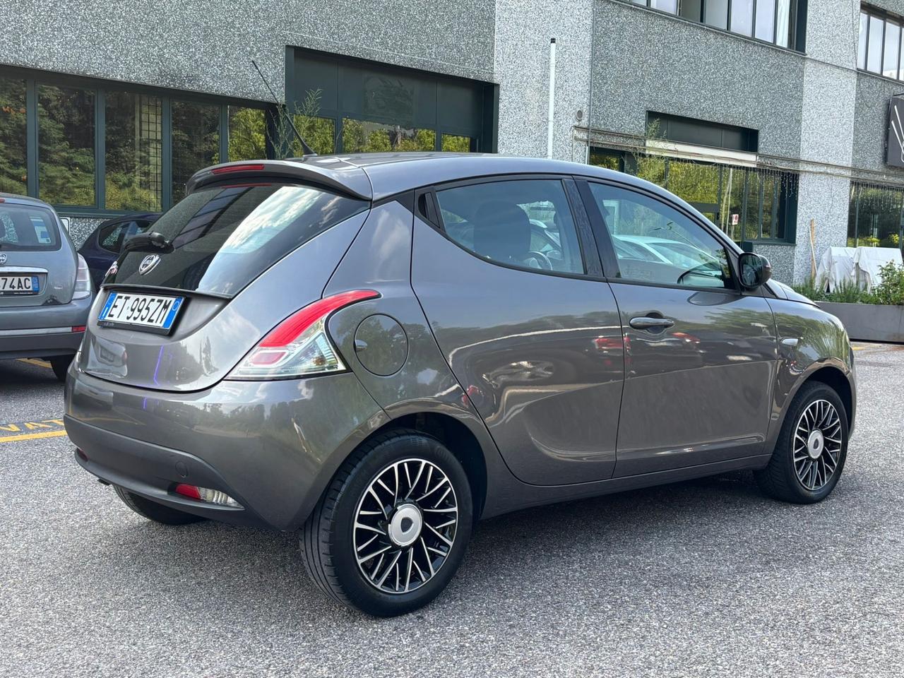Lancia Ypsilon 1.2 69 CV 5 porte Platinum