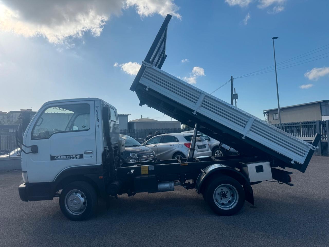 Nissan Cabstar 3.0 TDI Ribaltabile Trilaterale