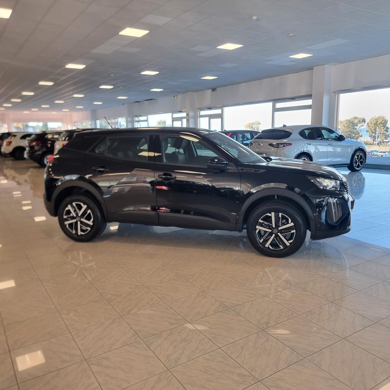 PEUGEOT 2008 SUV dallo Style deciso 1.2 100cv S&S