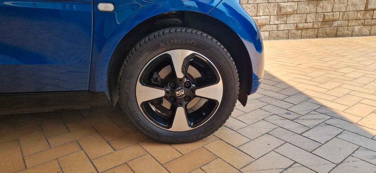 Smart ForTwo 70 1.0 twinamic Youngster cerchi in lega cambio automatico e sequenziale sedili in pelle