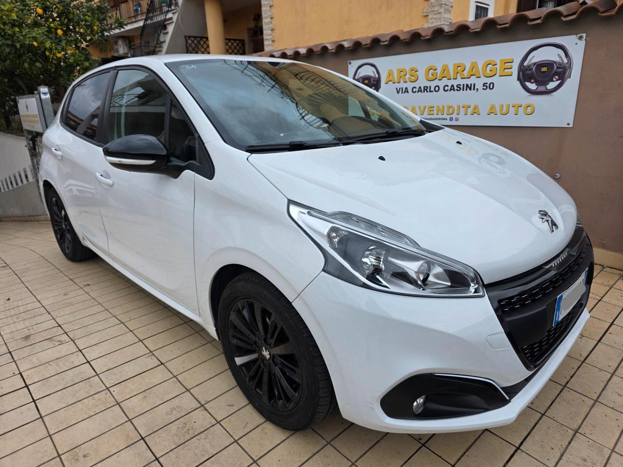 Peugeot 208 PureTech 82 5 porte Black Line