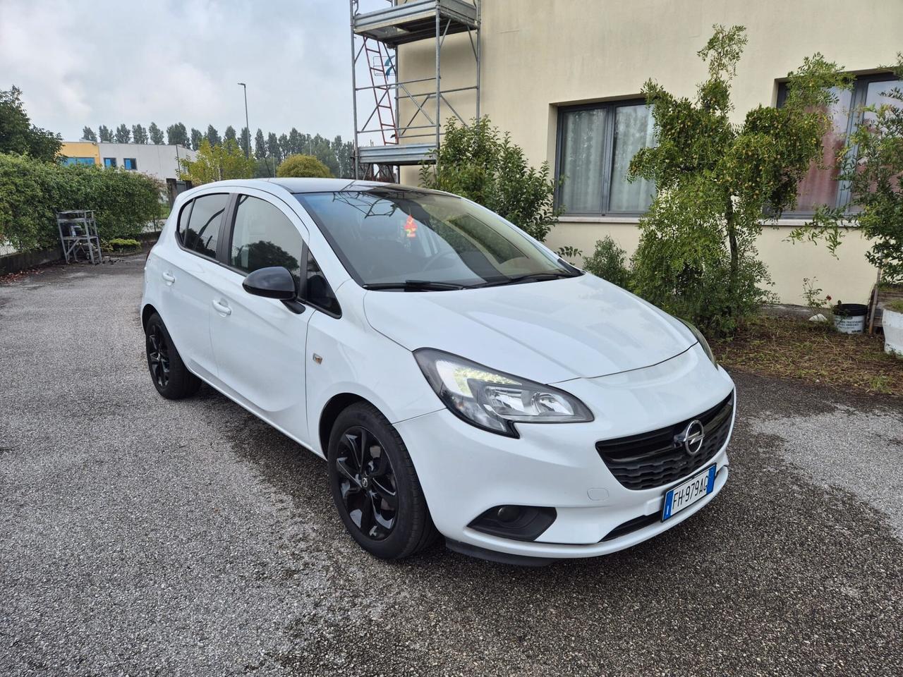 Opel Corsa 1.4 90CV 5 porte Black Edition