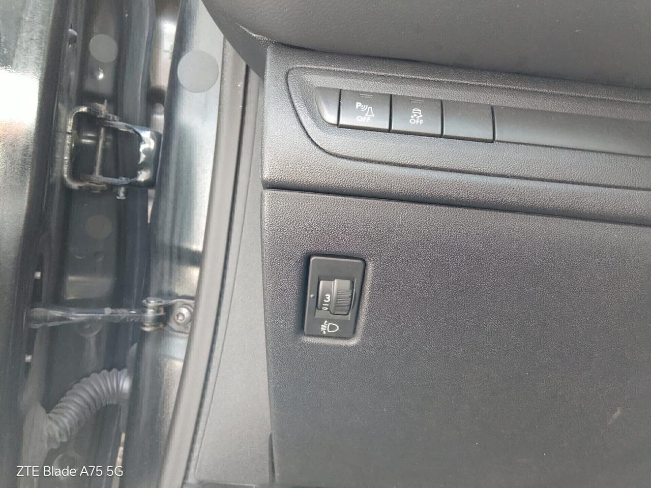 Peugeot 208 1.2 benzina Neopatentati