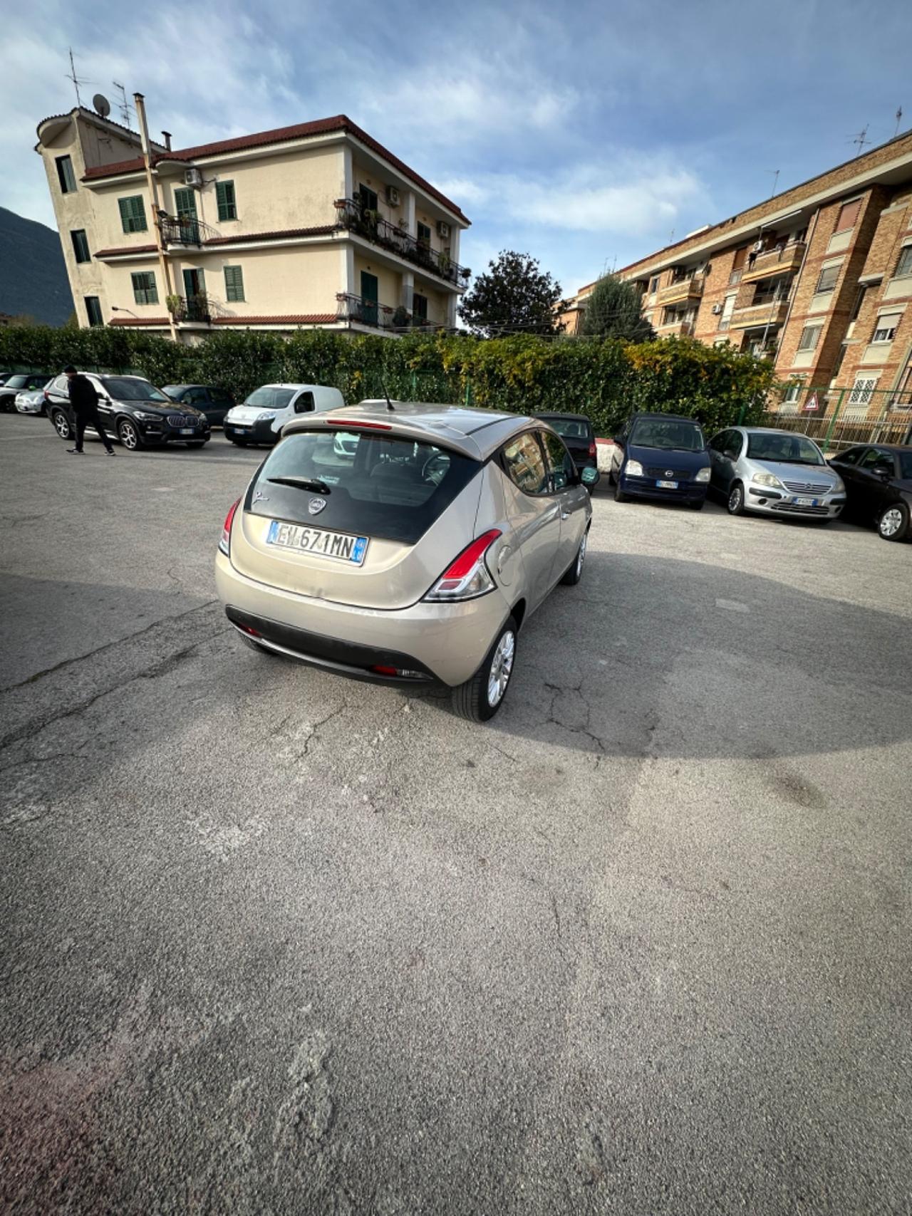 Lancia Ypsilon 0.9 TwinAir 85 CV 5 porte Metano Ecochic Gold