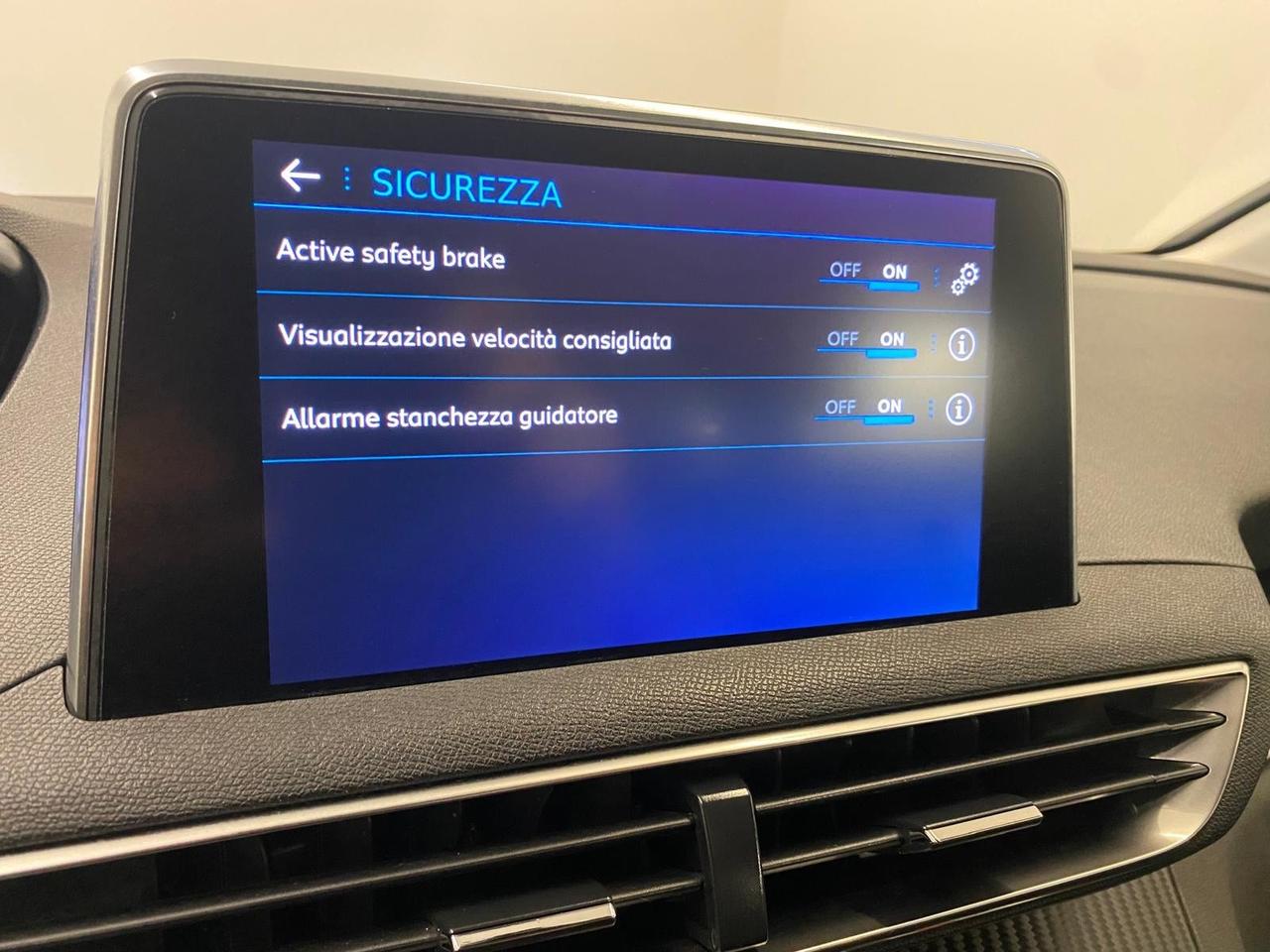 Peugeot 3008 BlueHDi 130 S&S EAT8 Business