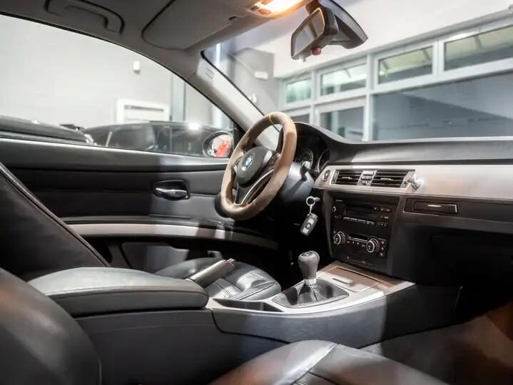 BMW Serie 3 Coupé E92 320d Attiva – Eleganza e Sportività